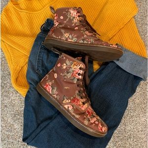 Dr Martens Shoreditch floral boots